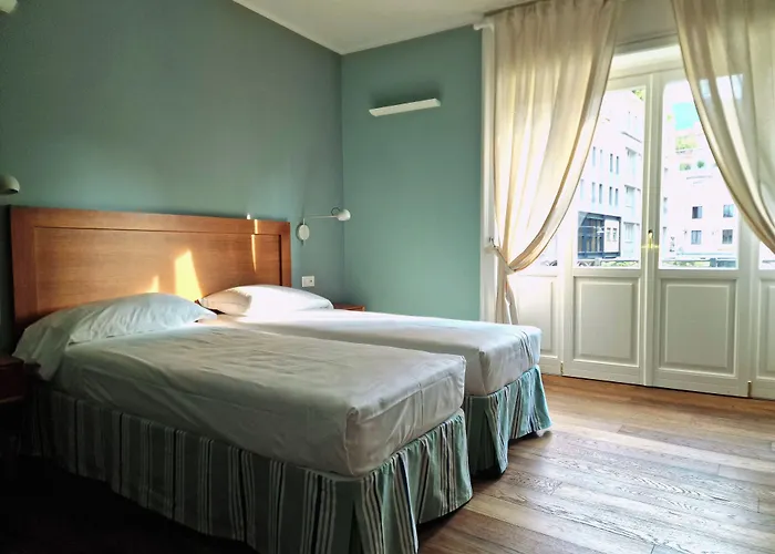 Residenza Cavour 3* Комо